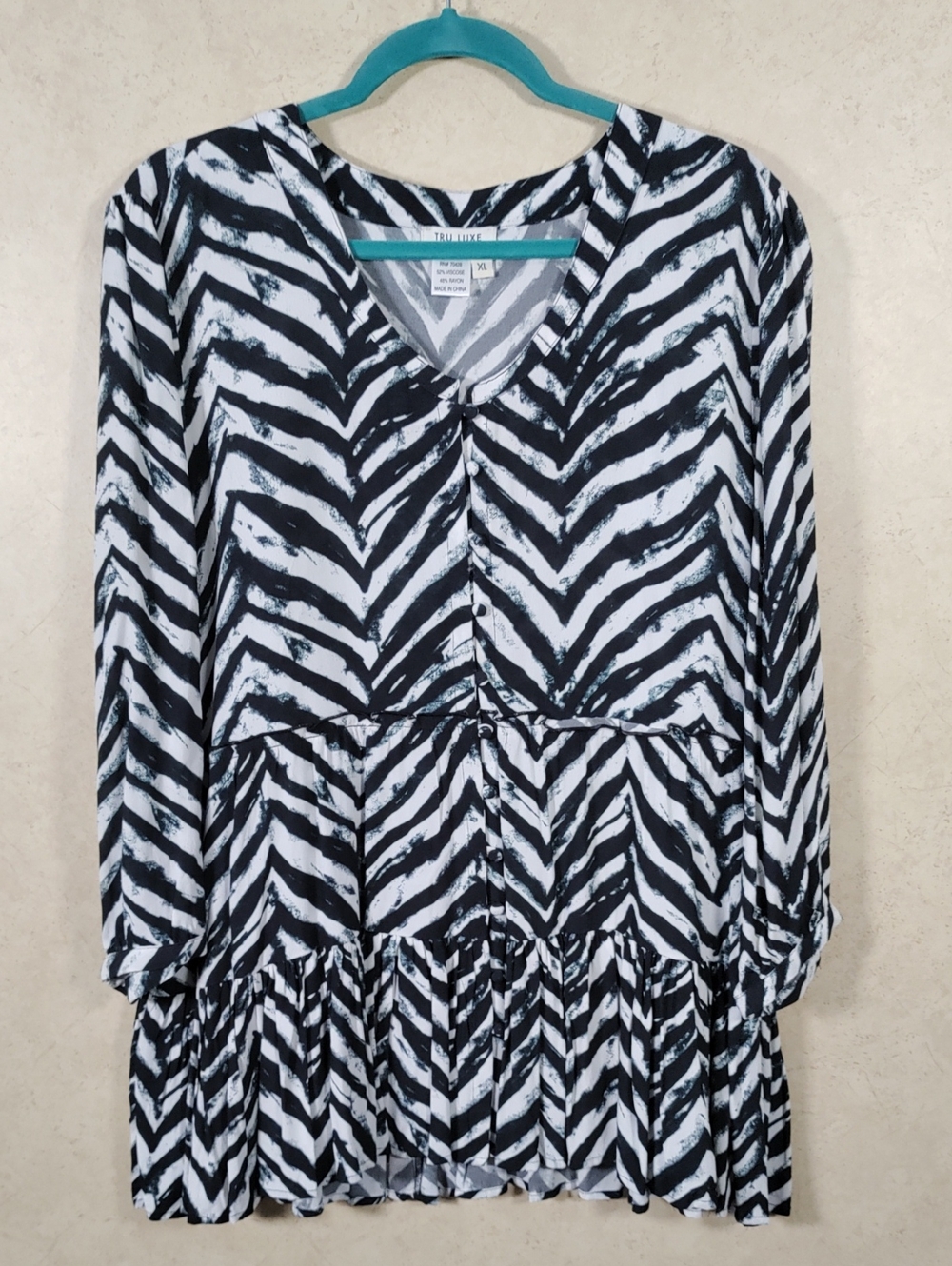 J097 Tru Luxe Jeans Black & White Zebra Stripe Tiered Tunic XL